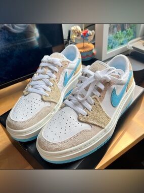 Nike - Air Jordan 1 Low SE ( Size Women US 9)